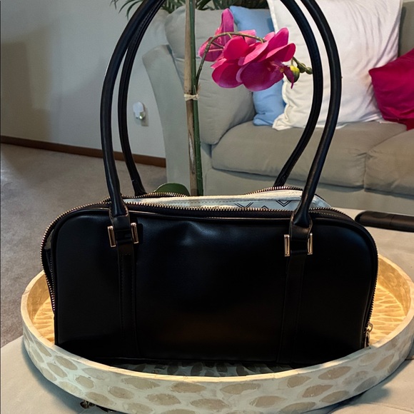 Urban Expressions Black Shoulder Bag - Picture 2 of 11